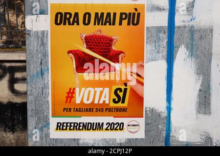 Wandplakate für das italienische Costitutional Referendum vom 20. Bis 21. september 2020 zur Reduzierung der Zahl der Parlamentarier Stockfoto