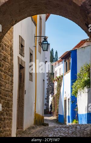 Straßen von schönen mittelalterlichen Dorf Obidos im Zentrum von Portugal Stockfoto