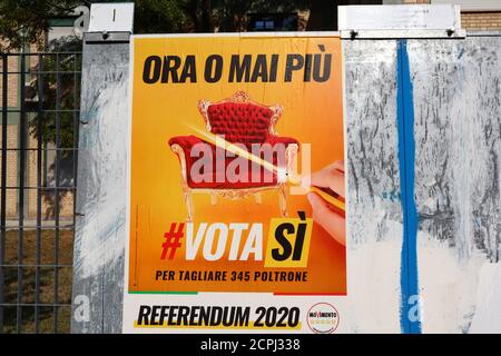 Wandplakate für das italienische Costitutional Referendum vom 20. Bis 21. september 2020 zur Reduzierung der Zahl der Parlamentarier Stockfoto
