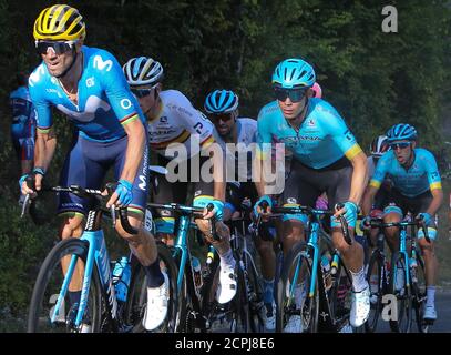 Alejandro Valverde vom Movistar Team und Miguel Angel Lopez vom Astana Pro Team wahrend der Tour de France 2020 Radrennen Etappe 19 Bourg en Bresse Stockfotografie Alamy