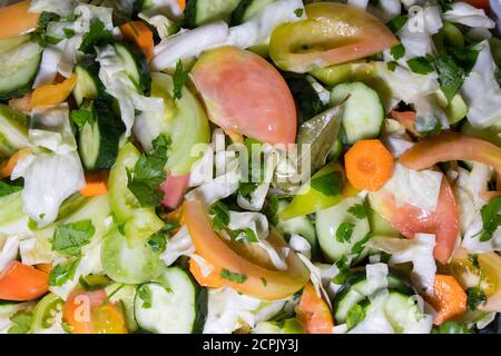 Gehacktes Gemüse für Gurken. Verschiedene Gurken Stockfoto
