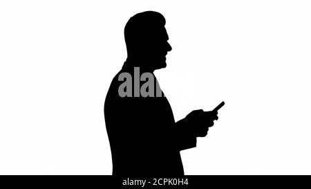 Silhouette Reifen Geschäftsmann mit Handy SMS-Nachricht Stockfoto
