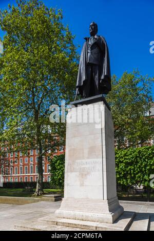 England, London, Westminster, Mayfair, Grosvenor Square, Roosevelt Memorial Statue Stockfoto