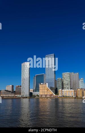 England, London, Docklands, Themse und Canary Wharf Skyline Stockfoto