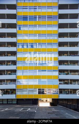 England, London, City of London, The Golden Lane Housing Estate, Great Arthur House Stockfoto