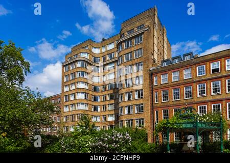 England, London, City of London, Smithfield, Charterhouse Square, Florin Court Art Deco Wohngebäude aka Whitehaven Mansion im Poirot TV Stockfoto