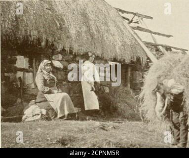 . Das Land der Hügel und der Glens; wildes Leben in Iona und den inneren Hebriden. Ein West Highland Crofters Wohnung UND. Stockfoto