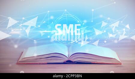 Offenes Buch mit SME Abkürzung, modernes Technologiekonzept Stockfoto