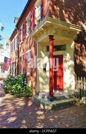 WILMINGTON, DE -13 JUN 2020- Blick auf historische Gebäude in der New Castle Gegend in Wilmington, Delaware, USA. Stockfoto