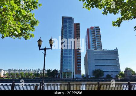 WILMINGTON, DE -13 JUN 2020- Blick auf Gebäude am Wahrzeichen Wilmington Riverfront am Christina River in Wilmington, Delaware, USA. Stockfoto