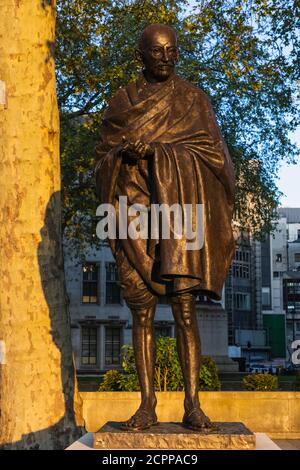 England, London, Westminster, Parliament Square, Die Mahatma Gandhi Statue Stockfoto