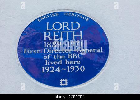 England, London, Westminster, Cowley Street, Blaue Plakette in der ehemaligen Residenz des ersten Generaldirektors der BBC Lord Reith Stockfoto