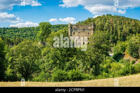 Burgruine Balduinseck im Hunsrück bei Kastellaun, erbaut von Erzbischof Balduin als Festung gegen den Grafen von Sponheim, Hügelburg auf Stockfoto