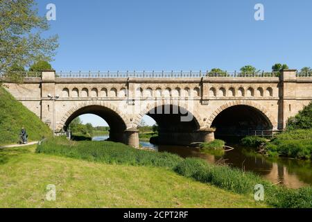 Blick auf den Stever mit Dreibogenbrücke Alte Fahrt, Olfen, Nordrhein-Westfalen, Deutschland Stockfoto