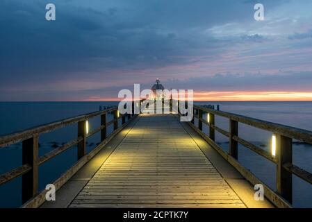 Deutschland, Mecklenburg-Vorpommern, Ostseebad Sellin, Seebrücke mit Sprunggondel Stockfoto