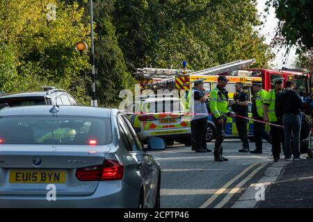 Brentwood Essex 19. September 2020 EIN schwerer Polizeivorfall ereignete sich vor einem beliebten Kinderpark, King Georges, in Brentwood Essex. Mindestens ein Auto ist in einem schweren Crash und Social-Media-Berichte zeigen, Drogenkonsum und potenziell Drogenhandel beteiligt waren. Leider ist ein 17 Jahre alter Fußgänger James Esah, der verletzt wurde, gestorben.Quelle: Ian Davidson/Alamy Live News Stockfoto