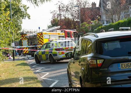 Brentwood Essex 19. September 2020 EIN schwerer Polizeivorfall ereignete sich vor einem beliebten Kinderpark, King Georges, in Brentwood Essex. Mindestens ein Auto ist in einem schweren Crash und Social-Media-Berichte zeigen, Drogenkonsum und potenziell Drogenhandel beteiligt waren. Leider ist ein 17 Jahre alter Fußgänger James Esah, der verletzt wurde, gestorben.Quelle: Ian Davidson/Alamy Live News Stockfoto