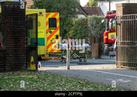 Brentwood Essex 19. September 2020 EIN schwerer Polizeivorfall ereignete sich vor einem beliebten Kinderpark, King Georges, in Brentwood Essex. Mindestens ein Auto ist in einem schweren Crash und Social-Media-Berichte zeigen, Drogenkonsum und potenziell Drogenhandel beteiligt waren. Leider ist ein 17 Jahre alter Fußgänger James Esah, der verletzt wurde, gestorben.Quelle: Ian Davidson/Alamy Live News Stockfoto