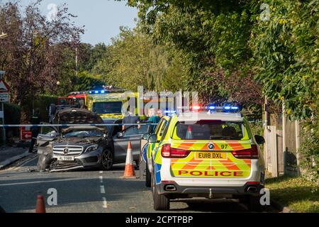 Brentwood Essex 19. September 2020 EIN schwerer Polizeivorfall ereignete sich vor einem beliebten Kinderpark, King Georges, in Brentwood Essex. Mindestens ein Auto ist in einem schweren Crash und Social-Media-Berichte zeigen, Drogenkonsum und potenziell Drogenhandel beteiligt waren. Leider ist ein 17 Jahre alter Fußgänger James Esah, der verletzt wurde, gestorben.Quelle: Ian Davidson/Alamy Live News Stockfoto