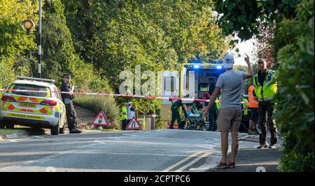 Brentwood Essex 19. September 2020 EIN schwerer Polizeivorfall ereignete sich vor einem beliebten Kinderpark, King Georges, in Brentwood Essex. Mindestens ein Auto ist in einem schweren Crash und Social-Media-Berichte zeigen, Drogenkonsum und potenziell Drogenhandel beteiligt waren. Leider ist ein 17 Jahre alter Fußgänger James Esah, der verletzt wurde, gestorben.Quelle: Ian Davidson/Alamy Live News Stockfoto