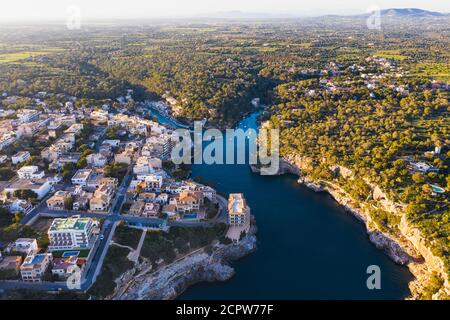 Cala Figuera, in der Nähe von Santanyi, Luftbild, Migjorn-Region, Mittelmeer, Mallorca, Balearen, Spanien Stockfoto
