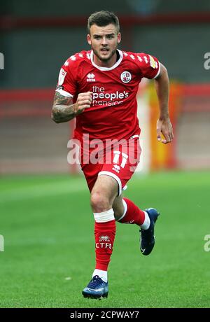 Tyler Frost von Crawley Town in Aktion während des Sky Bet League Two-Spiels im People's Pension Stadium, Crawley. Stockfoto