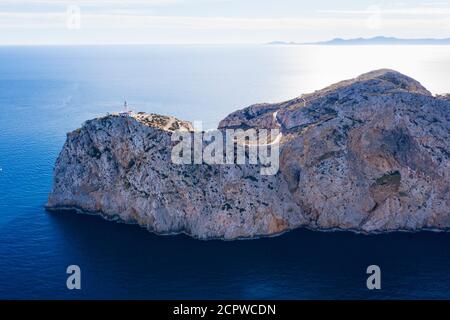 Cap Formentor mit Leuchtturm, Formentor Halbinsel, bei Pollença, Drohnenbild, Mallorca, Balearen, Spanien Stockfoto