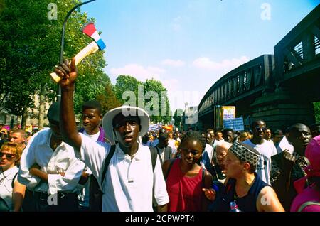 Paris, Frankreich, afrikanische Immigranten ohne Dokumente, Sans Papiers-Demonstration mit der Führerin Holding Axe auf der Straße, Immigranten-Rechte, frankreich drängen verschiedene, Demonstranten multirassische Menschenrechte Stockfoto