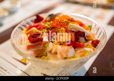Nahaufnahme einer Sashimi-Schüssel mit Meeresfrüchten in Las Vegas, Nevada Stockfoto