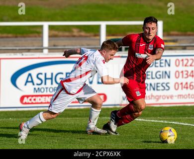 19. September 2020. Elgin City FC, Moray, Schottland, Großbritannien. Dies ist aus der Vorsaison Freundschaftsspiel zwischen Elgin City FC von Scottish League 2 und Brora Rangers FC, Scottish Highland Laegue. Brora Rangers gewann das Spiel 2-3. BILDINHALT:- L 10 Brora Rangers Andrew Macrae macht einen Angriff. Kredit - Jasperimage/AlamyLiveNews Stockfoto