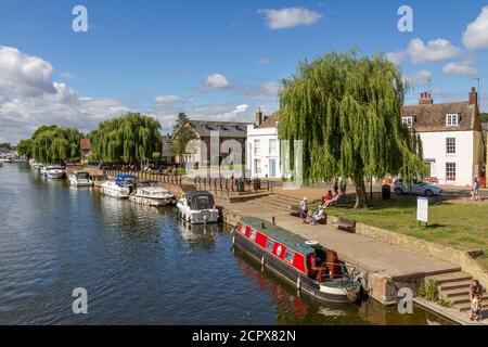 Boote auf dem Fluss Great Ouse in Ely, Cambridgeshire, Großbritannien. Stockfoto