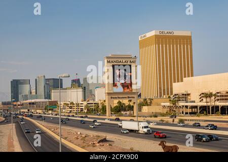 Las Vegas, SEP 15, 2020 - Sonniger Nachmittag des Strip und Highway 15 Stockfoto