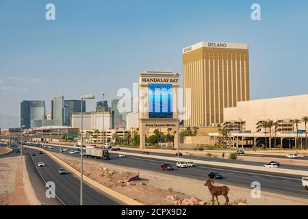 Las Vegas, SEP 15, 2020 - Sonniger Nachmittag des Strip und Highway 15 Stockfoto