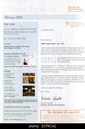 Das Innere des britischen Katalogs 'Charles Tyrwhitt', Winter 2005. Stockfoto