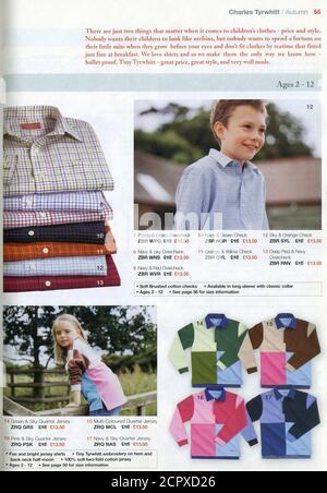 Das Innere des britischen Katalogs 'Charles Tyrwhitt', Winter 2005. Stockfoto