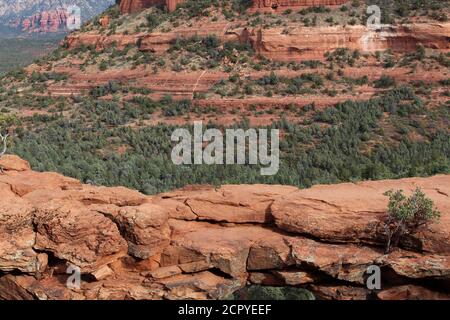 Devil's Bridge, ein natürlicher Sandsteinbogen, in den Bergen von Sedona, Arizona, USA Stockfoto