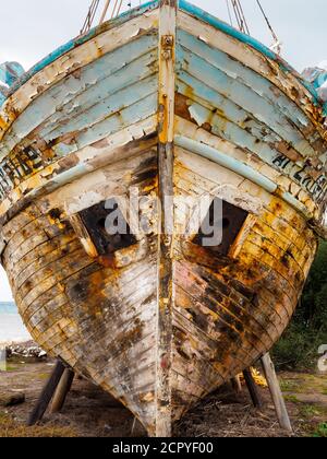 Verlassene alte Fischerboot in Latchi Hafen, Zypern Stockfoto