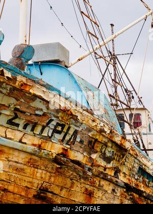 Verlassene alte Fischerboot in Latchi Hafen, Zypern Stockfoto