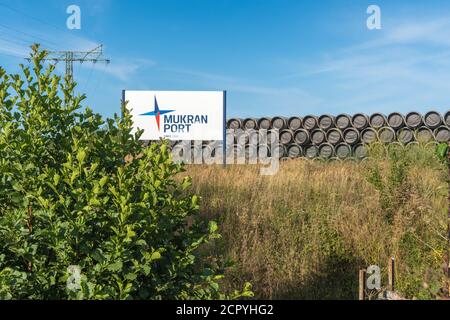 Deutschland. Rügen, Port Mukran, 17. September 2020. Hafen von Mukran, in der Nähe von Sassnitz auf der Insel Rugen am 17. September 2020. Nordstream 2-Pipeline Stockfoto