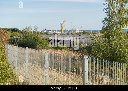 Deutschland. Rügen, Port Mukran, 17. September 2020. Hafen von Mukran, in der Nähe von Sassnitz auf der Insel Rugen am 17. September 2020. Nordstream 2-Pipeline Stockfoto