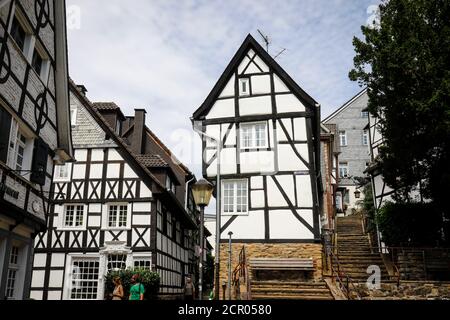 Kirchentreppe in der Altstadt von Kettwig, Essen, Ruhrgebiet, Nordrhein-Westfalen, Deutschland Stockfoto