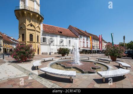 Brunnen und Rathaus am Hauptplatz, Bad Radkersburg, Steiermark, Österreich Stockfoto