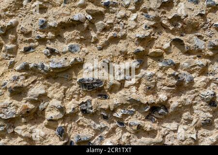 Nahaufnahme einer typischen Mauerkonstruktion, Walden Castle, ein normannisches Schloss aus dem 12. Jahrhundert in Saffron Walden, Essex, Großbritannien. Stockfoto
