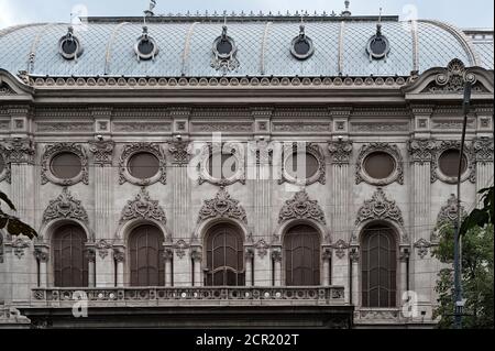 Dekorierte Fassade eines alten Gebäudes in Tiflis, Georgien Stockfoto