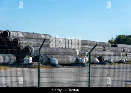 Deutschland, Mecklenburg-Vorpommern, Rügen, Neu Mukran, Stahlrohre im Zwischenlager für die Ostsee-Pipeline Stockfoto