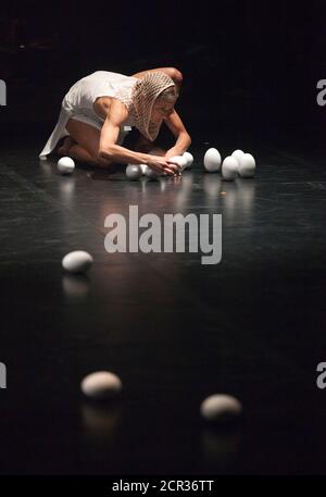 Angela Towler Rambert Dance Company: Saison der neuen Choreographie 2012 in der Queen ...