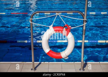 Essen, Ruhrgebiet, Nordrhein-Westfalen, Deutschland - Outdoor-Pool-Sommer in Grugabad am heißesten Wochenende des Jahres während der Corona-Pandemie in Stockfoto