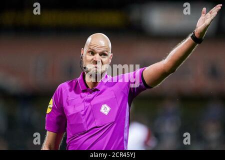 VENLO, NIEDERLANDE - SEPTEMBER 18: Schiedsrichter Rob Dieperink während des Eredivisie-Spiels zwischen VVV Venlo und FC Utrecht am 18. september 2020 im Covebo Stadium - De Koel in Venlo, Niederlande. *** Lokale Bildunterschrift *** Rob Dieperink Stockfoto