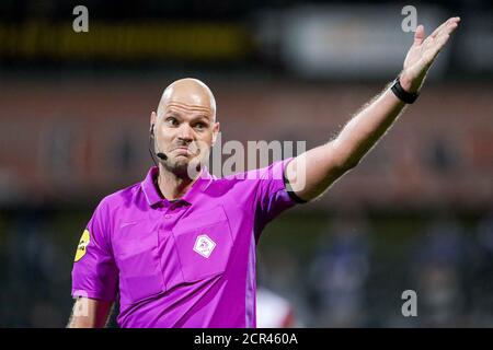 VENLO, NIEDERLANDE - SEPTEMBER 18: Schiedsrichter Rob Dieperink während des Eredivisie-Spiels zwischen VVV Venlo und FC Utrecht am 18. september 2020 im Covebo Stadium - De Koel in Venlo, Niederlande. *** Lokale Bildunterschrift *** Rob Dieperink Stockfoto