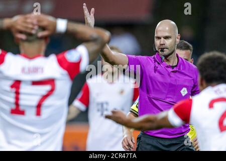 VENLO, NIEDERLANDE - SEPTEMBER 18: Schiedsrichter Rob Dieperink während des Eredivisie-Spiels zwischen VVV Venlo und FC Utrecht am 18. september 2020 im Covebo Stadium - De Koel in Venlo, Niederlande. *** Lokale Bildunterschrift *** Rob Dieperink Stockfoto